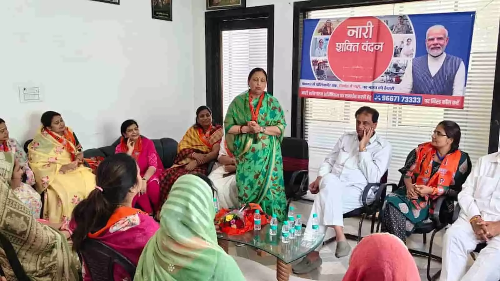 निंबाहेड़ा भाजपा कार्यालय में नारी शक्ति वंदन बैठक के दौरान मंच पर उपस्थित महिला नेता और कार्यकर्ता। निंबाहेड़ा भाजपा कार्यालय में नारी शक्ति वंदन बैठक के दौरान मंच पर उपस्थित महिला नेता और कार्यकर्ता।