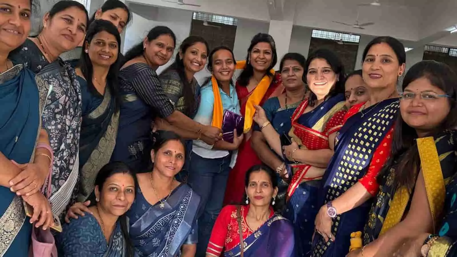 चित्तौड़गढ़ के नानेश रामेश समता भवन में जैन धर्म आधारित खेल खेलते बच्चे और मौजूद आयोजक। चित्तौड़गढ़ के नानेश रामेश समता भवन में जैन धर्म आधारित खेल खेलते बच्चे और मौजूद आयोजक।