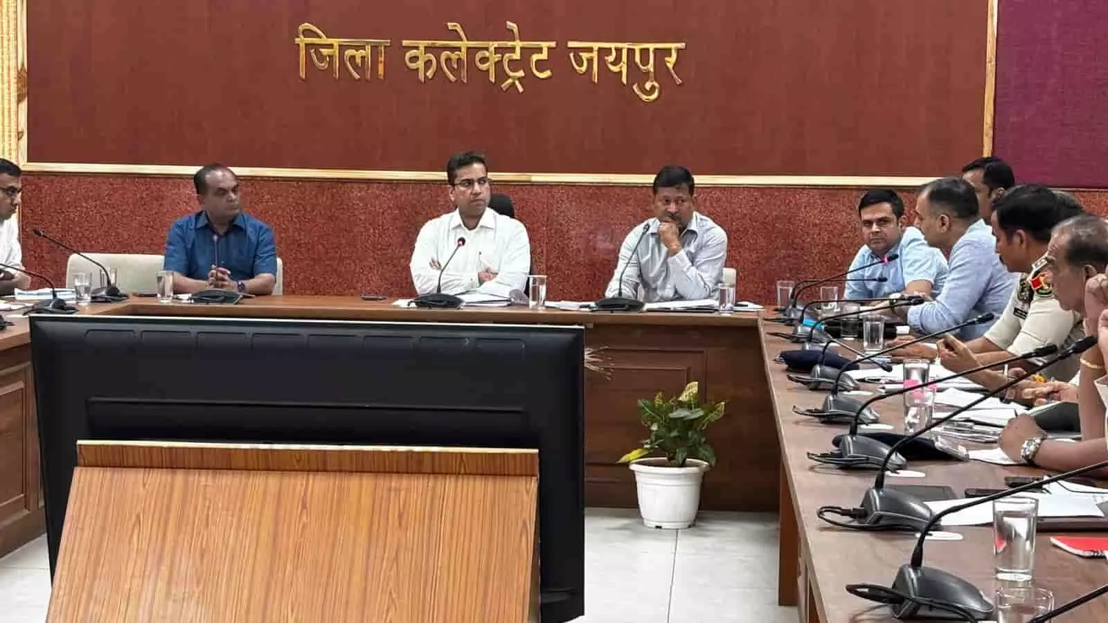जयपुर में नवनिर्मित सहकारी समिति कार्यालय का उद्घाटन करतीं जिला एवं सत्र न्यायाधीश रीटा तेजपाल और उपस्थित गणमान्य अतिथि। जयपुर में नवनिर्मित सहकारी समिति कार्यालय का उद्घाटन करतीं जिला एवं सत्र न्यायाधीश रीटा तेजपाल और उपस्थित गणमान्य अतिथि।