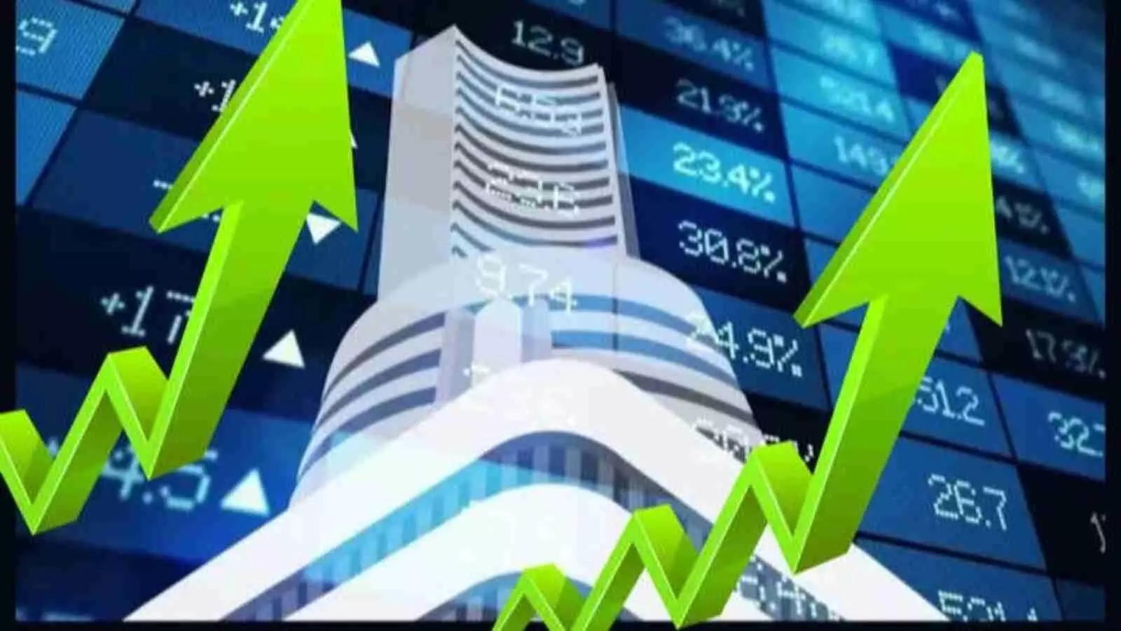 शेयर बाजार के बढ़ते ग्राफ और ऊपर जाते हरे तीरों के साथ बीएसई की इमारत का दृश्य।