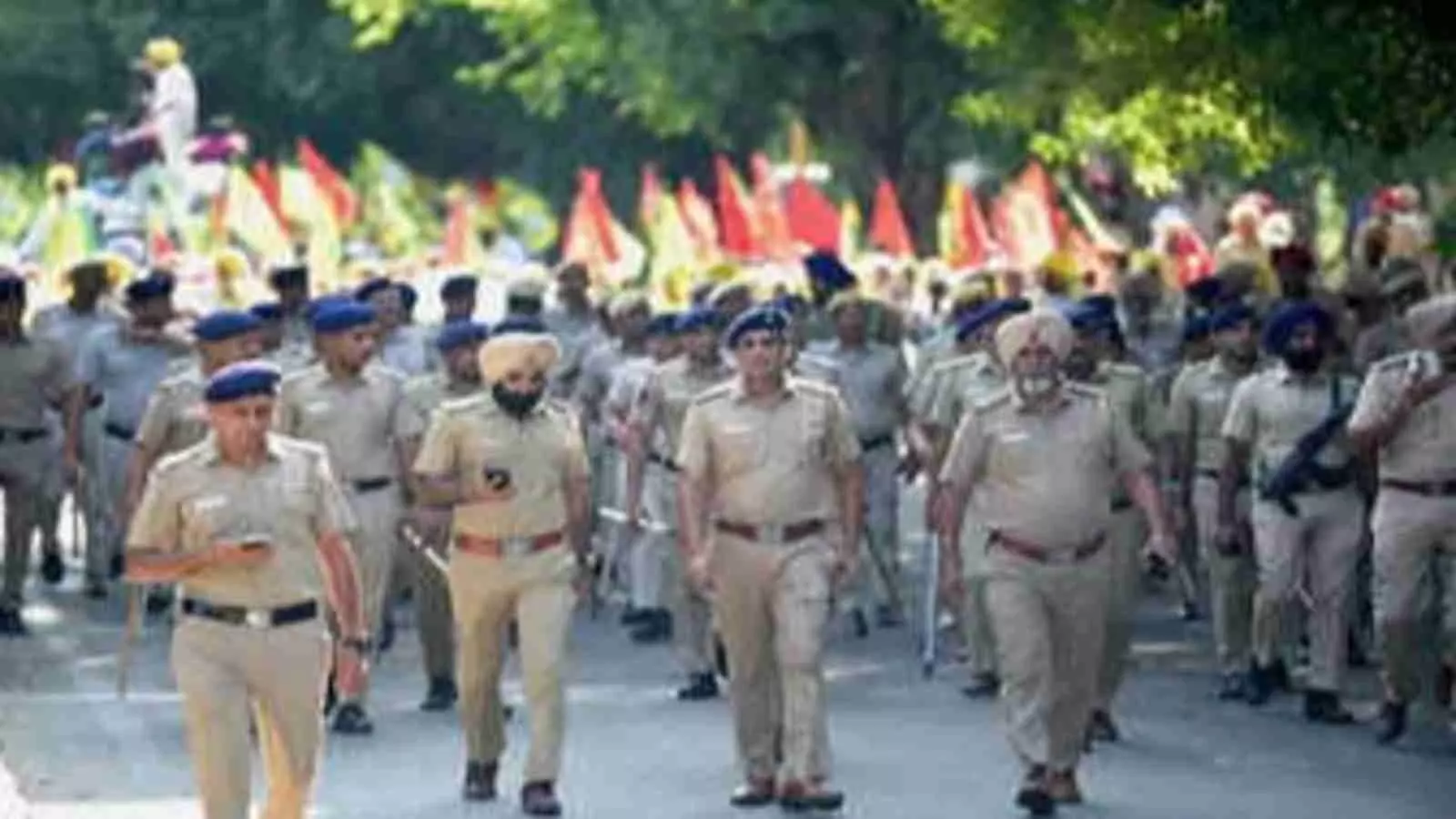 पाक के नापाक मंसूबों पर फिरा पानी-ग्रेनेड और हथियारों के साथ पकड़ा गया दुश्मन का मोहरा पाक के नापाक मंसूबों पर फिरा पानी-ग्रेनेड और हथियारों के साथ पकड़ा गया दुश्मन का मोहरा