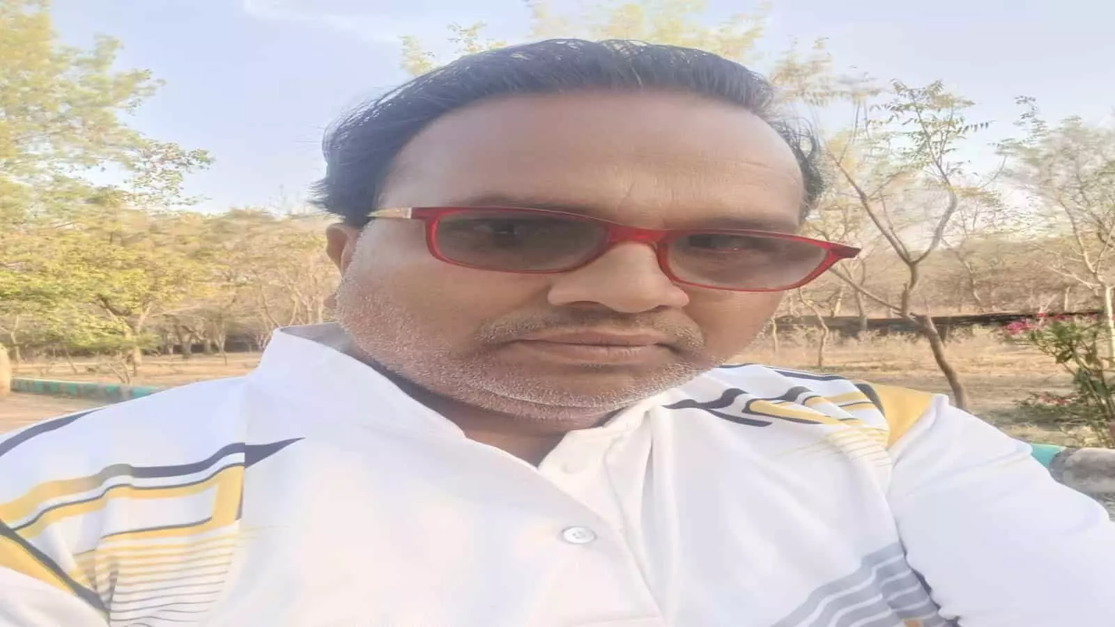 भीलवाड़ा में चिकित्सा सुविधाओं के सुधार हेतु ज्ञापन सौंपते सामाजिक कार्यकर्ता मोहम्मद हारून रंगरेज। भीलवाड़ा में चिकित्सा सुविधाओं के सुधार हेतु ज्ञापन सौंपते सामाजिक कार्यकर्ता मोहम्मद हारून रंगरेज।