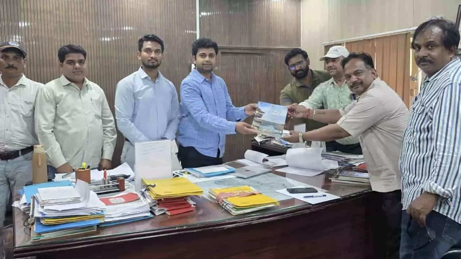 बारां में होटल फेडरेशन पदाधिकारी और जिला उप वन संरक्षक पर्यटन विकास पर चर्चा करते हुए। बारां में होटल फेडरेशन पदाधिकारी और जिला उप वन संरक्षक पर्यटन विकास पर चर्चा करते हुए।