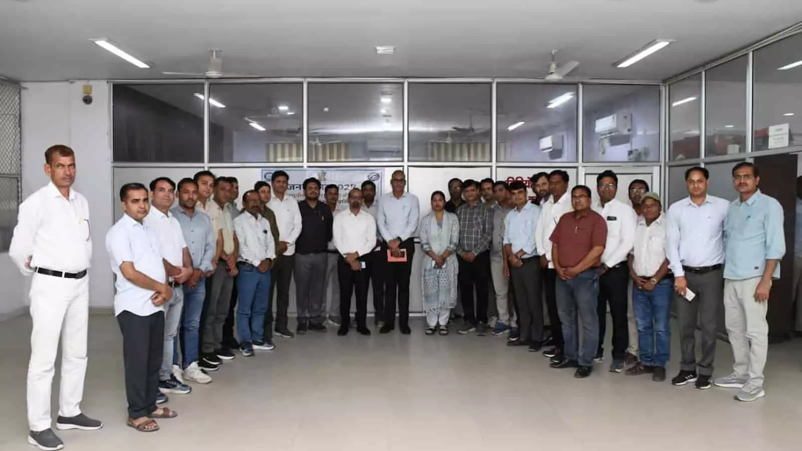 सवाई माधोपुर के वीसी कक्ष में जनगणना 2027 प्रशिक्षण सत्र के दौरान बैठे हुए जिला कलक्टर और प्रशिक्षु। सवाई माधोपुर के वीसी कक्ष में जनगणना 2027 प्रशिक्षण सत्र के दौरान बैठे हुए जिला कलक्टर और प्रशिक्षु।