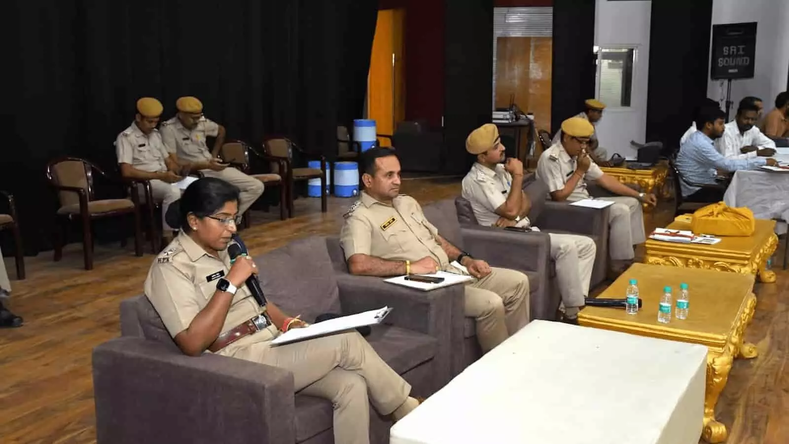 निम्बाहेड़ा के टाउन हॉल में ऑपरेशन त्रिनेत्र के तहत पुलिस अधिकारियों द्वारा जब्त वाहनों की नीलामी की जा रही है। निम्बाहेड़ा के टाउन हॉल में ऑपरेशन त्रिनेत्र के तहत पुलिस अधिकारियों द्वारा जब्त वाहनों की नीलामी की जा रही है।