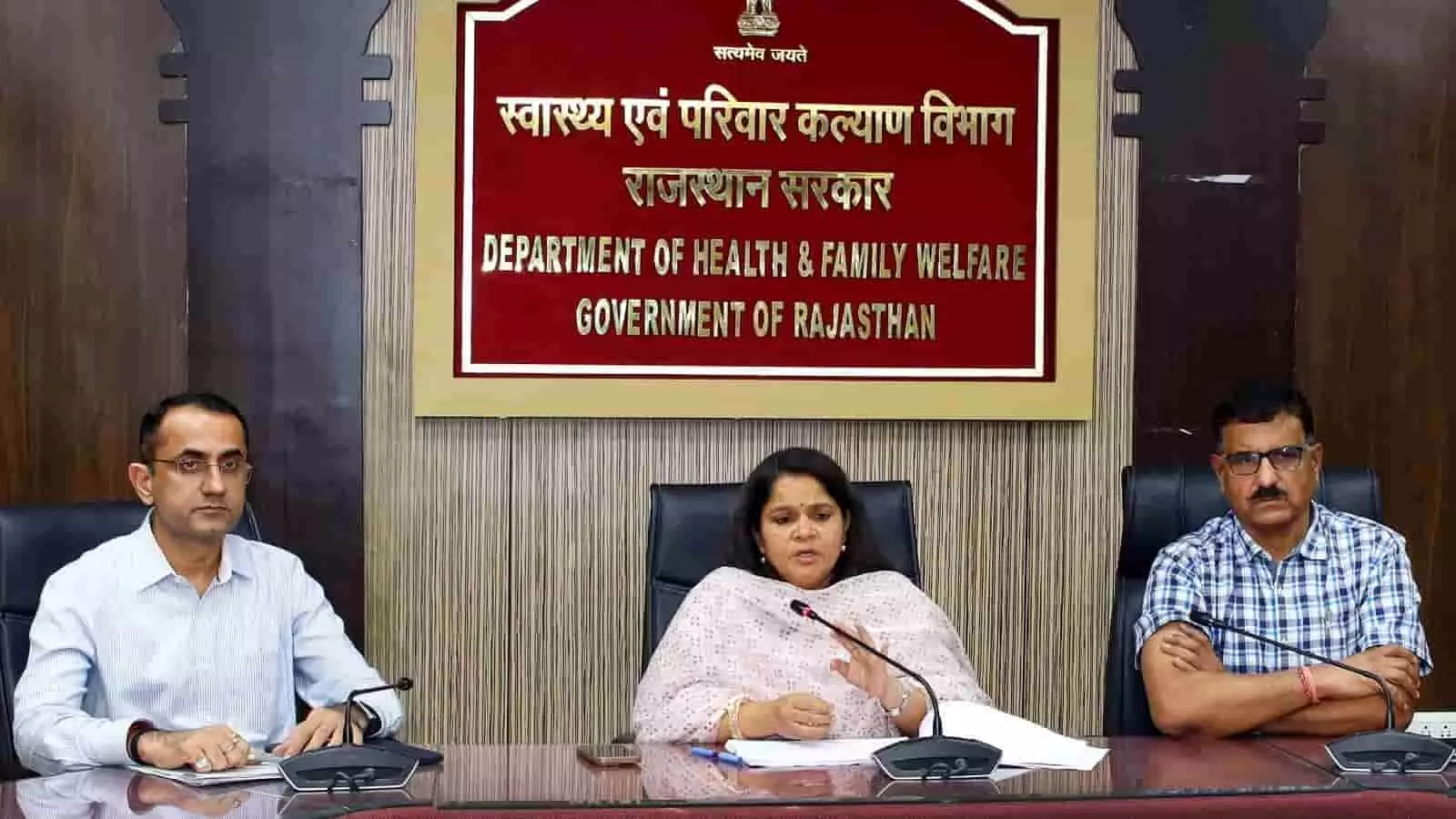 स्वास्थ्य भवन जयपुर में वीडियो कॉन्फ्रेंस के जरिए हीटवेव प्रबंधन की समीक्षा बैठक करती प्रमुख शासन सचिव गायत्री राठौड। स्वास्थ्य भवन जयपुर में वीडियो कॉन्फ्रेंस के जरिए हीटवेव प्रबंधन की समीक्षा बैठक करती प्रमुख शासन सचिव गायत्री राठौड।