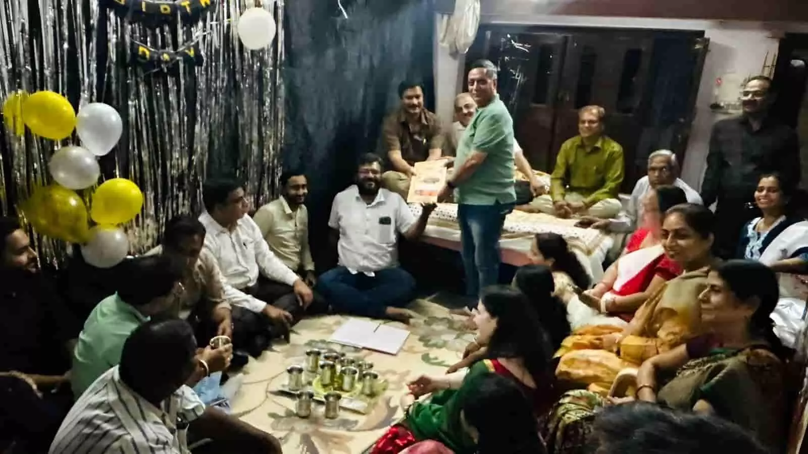 भीलवाड़ा में भारत विकास परिषद् वीर शिवाजी शाखा की बैठक में चर्चा करते सदस्य और पदाधिकारी। भीलवाड़ा में भारत विकास परिषद् वीर शिवाजी शाखा की बैठक में चर्चा करते सदस्य और पदाधिकारी।