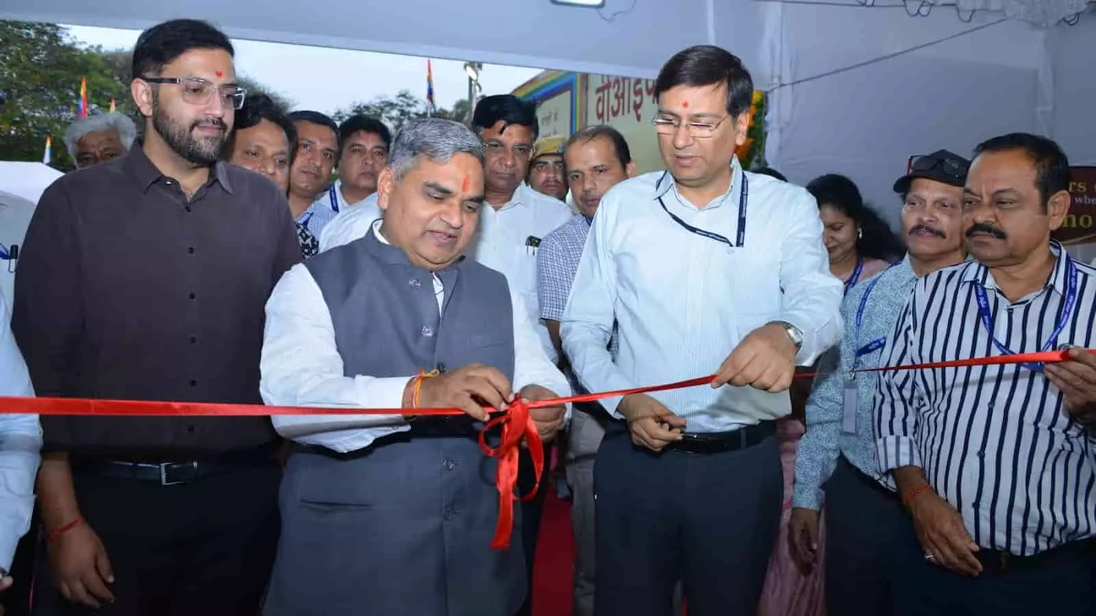 जयपुर के जवाहर कला केन्द्र में दीप प्रज्ज्वलित कर राष्ट्रीय सहकार मसाला मेला 2026 का शुभारम्भ करते मंत्री गौतम कुमार दक।