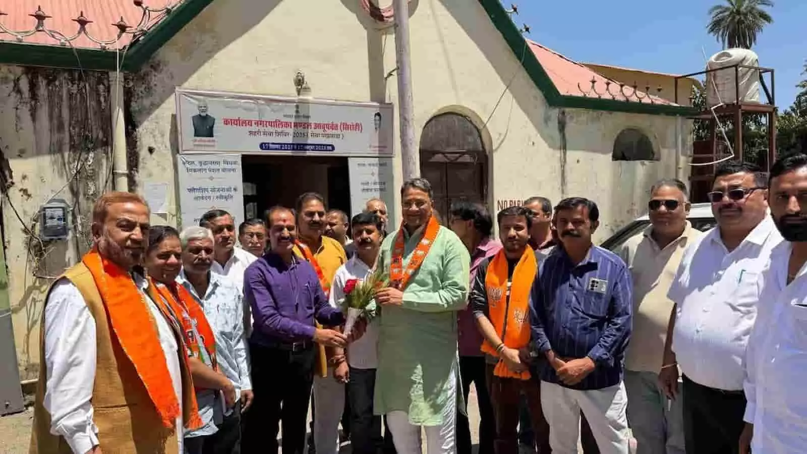 पचपदरा भाजपा कार्यालय में बैठक के दौरान कार्यकर्ताओं को संबोधित करते हुए प्रदेश उपाध्यक्ष छगन माहुर।