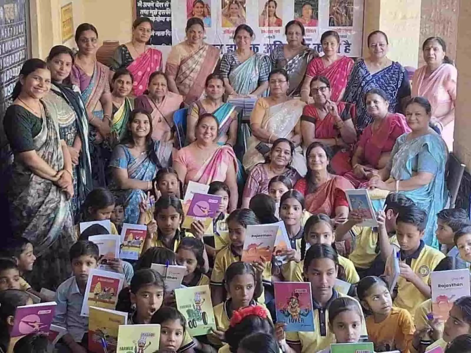बारां: अग्रवाल महिला जागृति संगठन ने स्कूली बच्चों को पिलाया गन्ने का रस