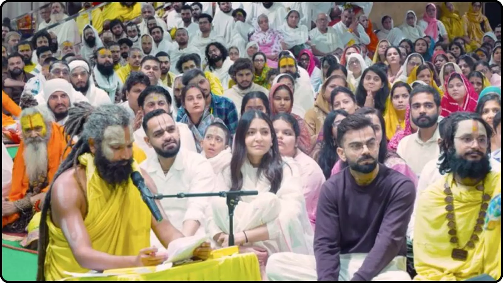 प्रवचन सुनते हुए अनुष्का शर्मा और विराट कोहली वृंदावन के आश्रम में आध्यात्मिक दर्शन के संदर्भ में दिख रहे हैं। प्रवचन सुनते हुए अनुष्का शर्मा और विराट कोहली वृंदावन के आश्रम में आध्यात्मिक दर्शन के संदर्भ में दिख रहे हैं।