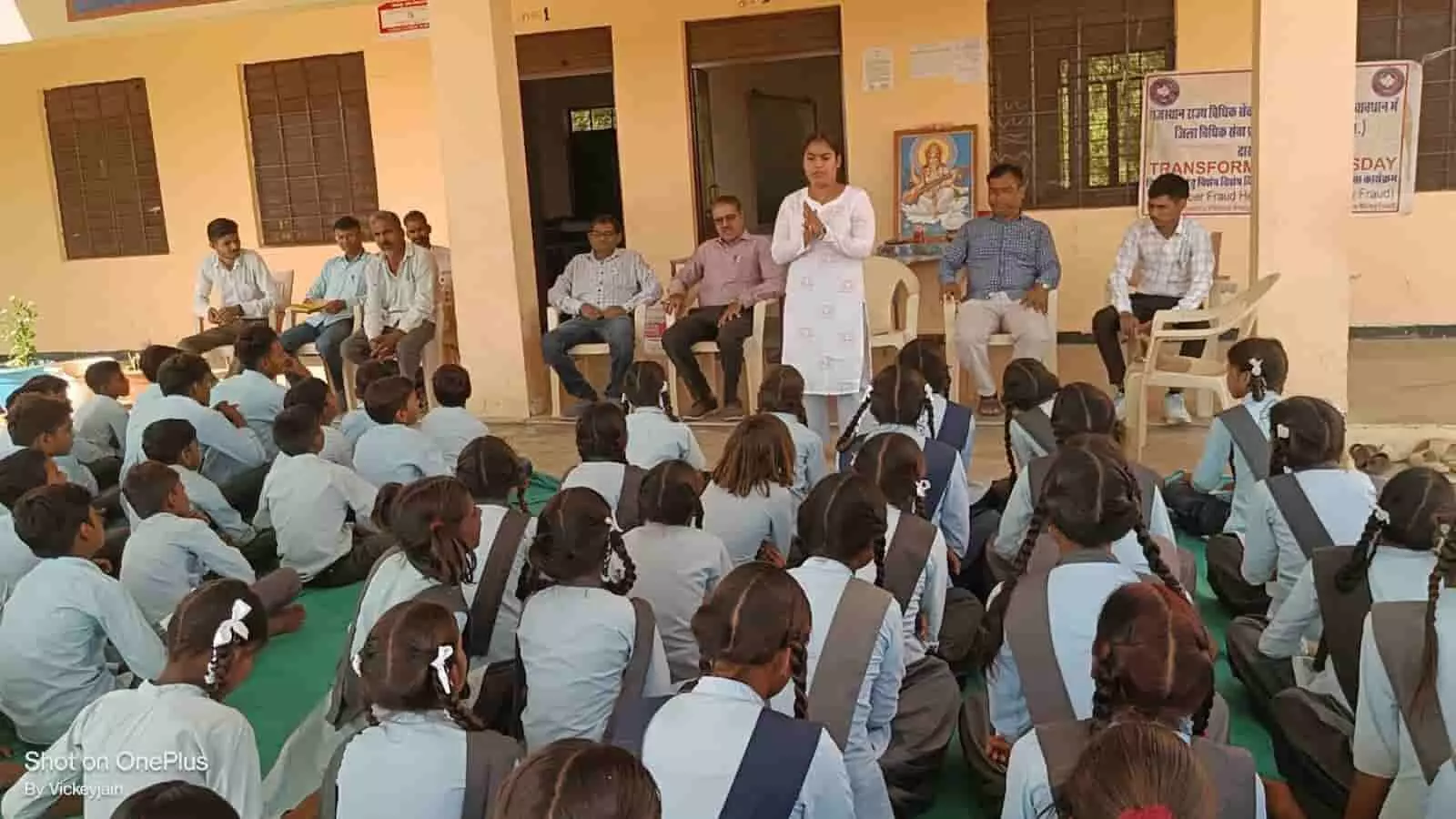 भोजपुर के सरकारी स्कूल में साइबर सुरक्षा जागरूकता सत्र के दौरान उपस्थित विद्यार्थी और वक्ता। भोजपुर के सरकारी स्कूल में साइबर सुरक्षा जागरूकता सत्र के दौरान उपस्थित विद्यार्थी और वक्ता।