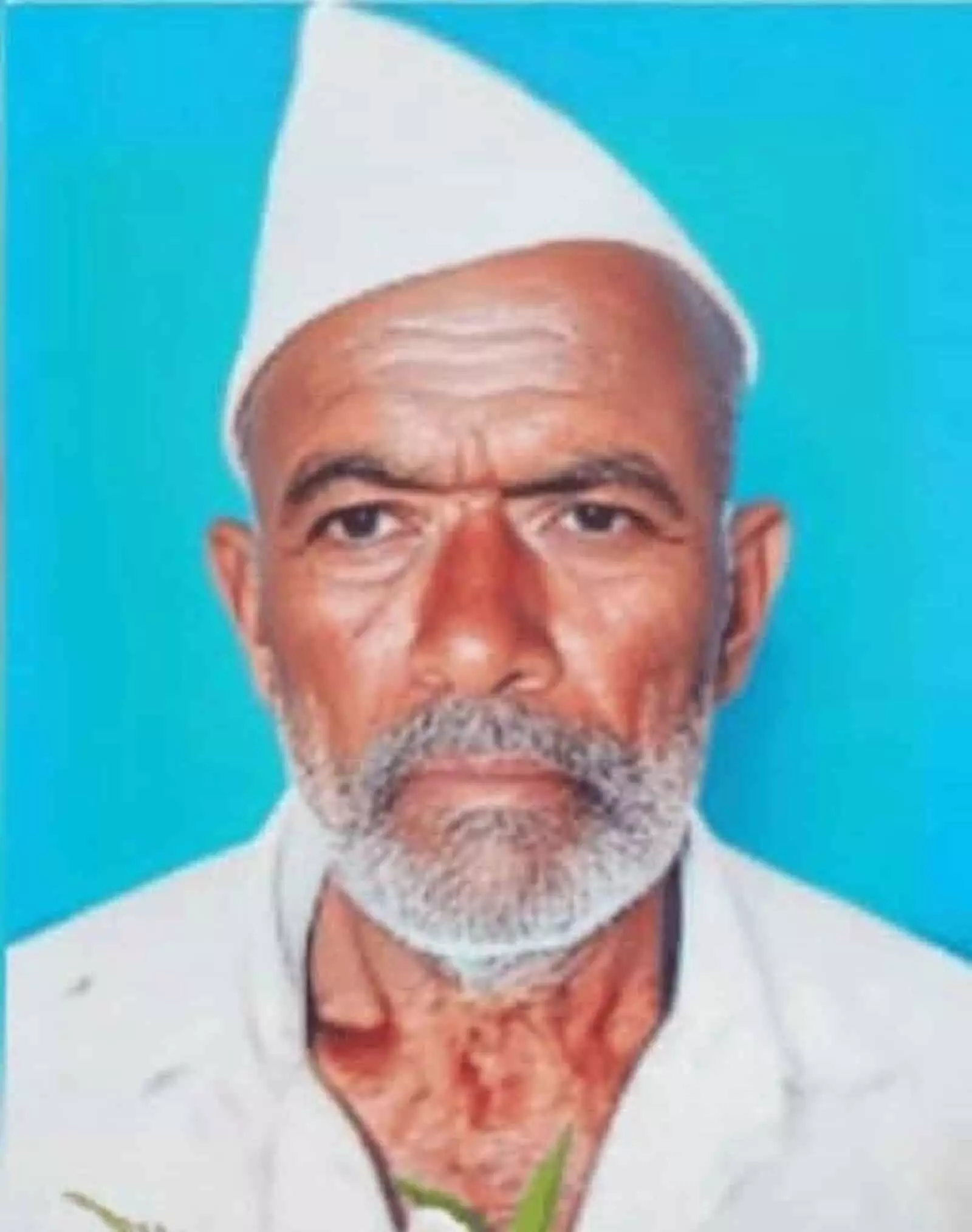 सफेद टोपी पहने हुए किसान लक्ष्मण भंडारे जिनका लातूर में ऊष्माघात से निधन हो गया। सफेद टोपी पहने हुए किसान लक्ष्मण भंडारे जिनका लातूर में ऊष्माघात से निधन हो गया।