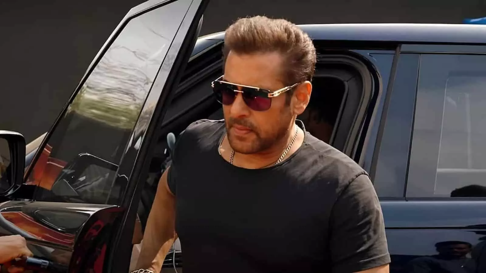 सलमान खान ने ईद 2027 के लिए फिल्म SVC63 का ऐलान किया सलमान खान ने ईद 2027 के लिए फिल्म SVC63 का ऐलान किया