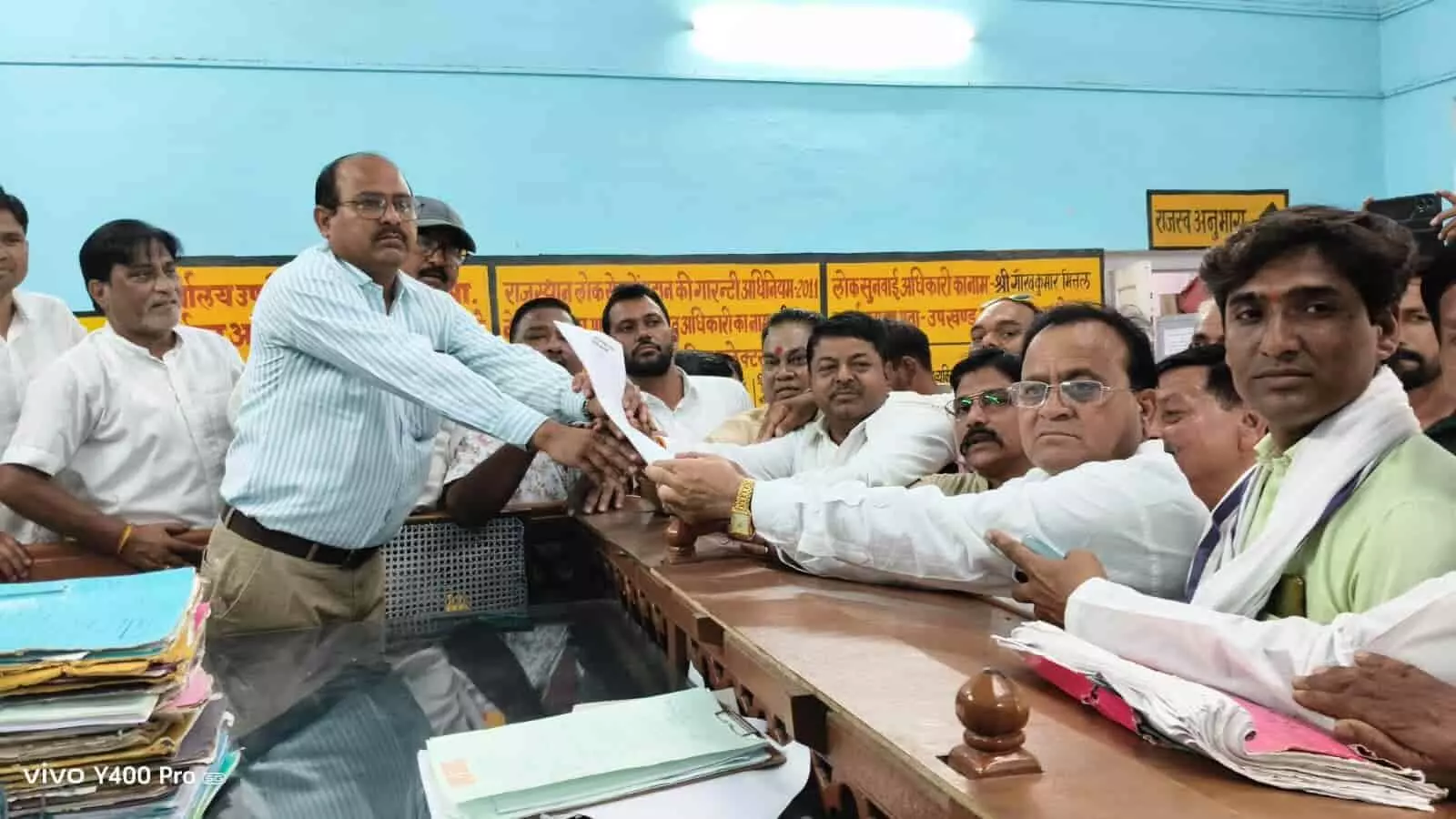 सवाई माधोपुर में राजीव गांधी पंचायत राज संगठन के कार्यकर्ता प्रशासनिक कार्यालय में ज्ञापन सौंपते हुए। सवाई माधोपुर में राजीव गांधी पंचायत राज संगठन के कार्यकर्ता प्रशासनिक कार्यालय में ज्ञापन सौंपते हुए।