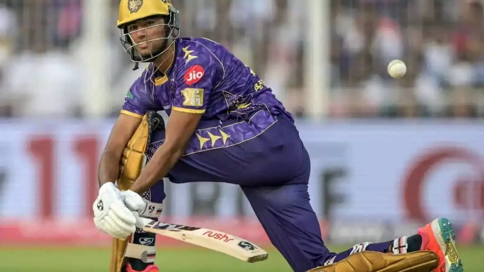 क्रिकेट के मैदान पर बल्लेबाजी करते हुए कोलकाता नाइट राइडर्स के खिलाड़ी अंगकृष रघुवंशी की तस्वीर। क्रिकेट के मैदान पर बल्लेबाजी करते हुए कोलकाता नाइट राइडर्स के खिलाड़ी अंगकृष रघुवंशी की तस्वीर।