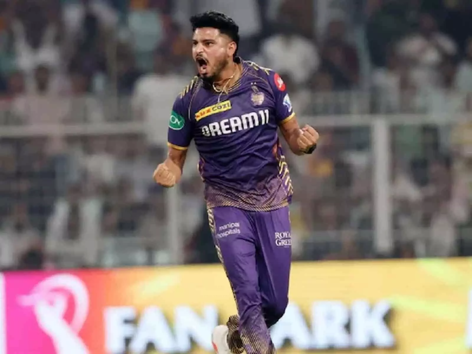 आईपीएल मैच के दौरान मैदान पर विकेट का जश्न मनाते गेंदबाज वैभव अरोड़ा। आईपीएल मैच के दौरान मैदान पर विकेट का जश्न मनाते गेंदबाज वैभव अरोड़ा।