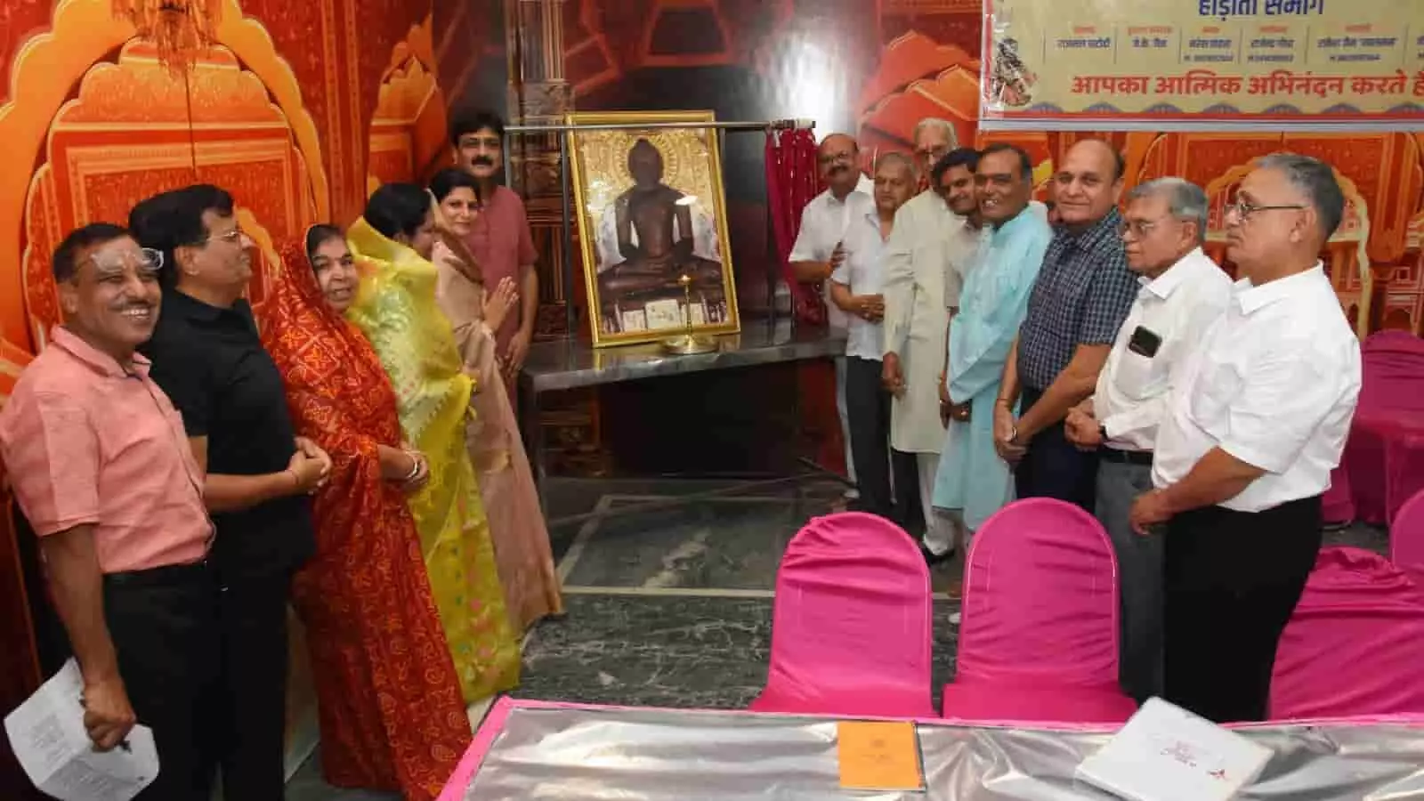 कोटा के विज्ञान नगर जैन मंदिर में धरोहर संरक्षण कार्यक्रम के दौरान दीप प्रज्वलन करते समाज के प्रतिनिधि। कोटा के विज्ञान नगर जैन मंदिर में धरोहर संरक्षण कार्यक्रम के दौरान दीप प्रज्वलन करते समाज के प्रतिनिधि।
