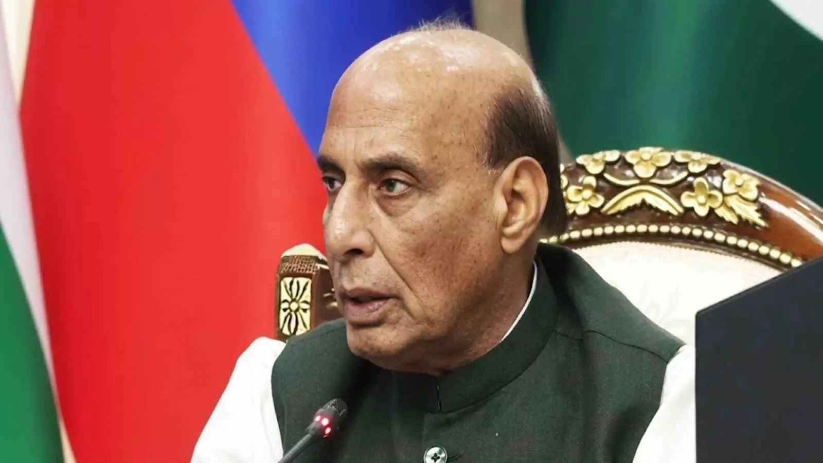 एससीओ बैठक में भाषण देते हुए रक्षा मंत्री राजनाथ सिंह बिश्केक में आतंकवाद के मुद्दे पर।