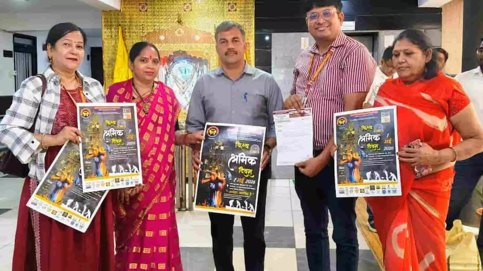 जयपुर में आईएएस रवि जैन और डब्ल्यूपीएसएफ पदाधिकारी विश्व श्रमिक दिवस कार्यक्रम का पोस्टर विमोचन करते हुए। जयपुर में आईएएस रवि जैन और डब्ल्यूपीएसएफ पदाधिकारी विश्व श्रमिक दिवस कार्यक्रम का पोस्टर विमोचन करते हुए।