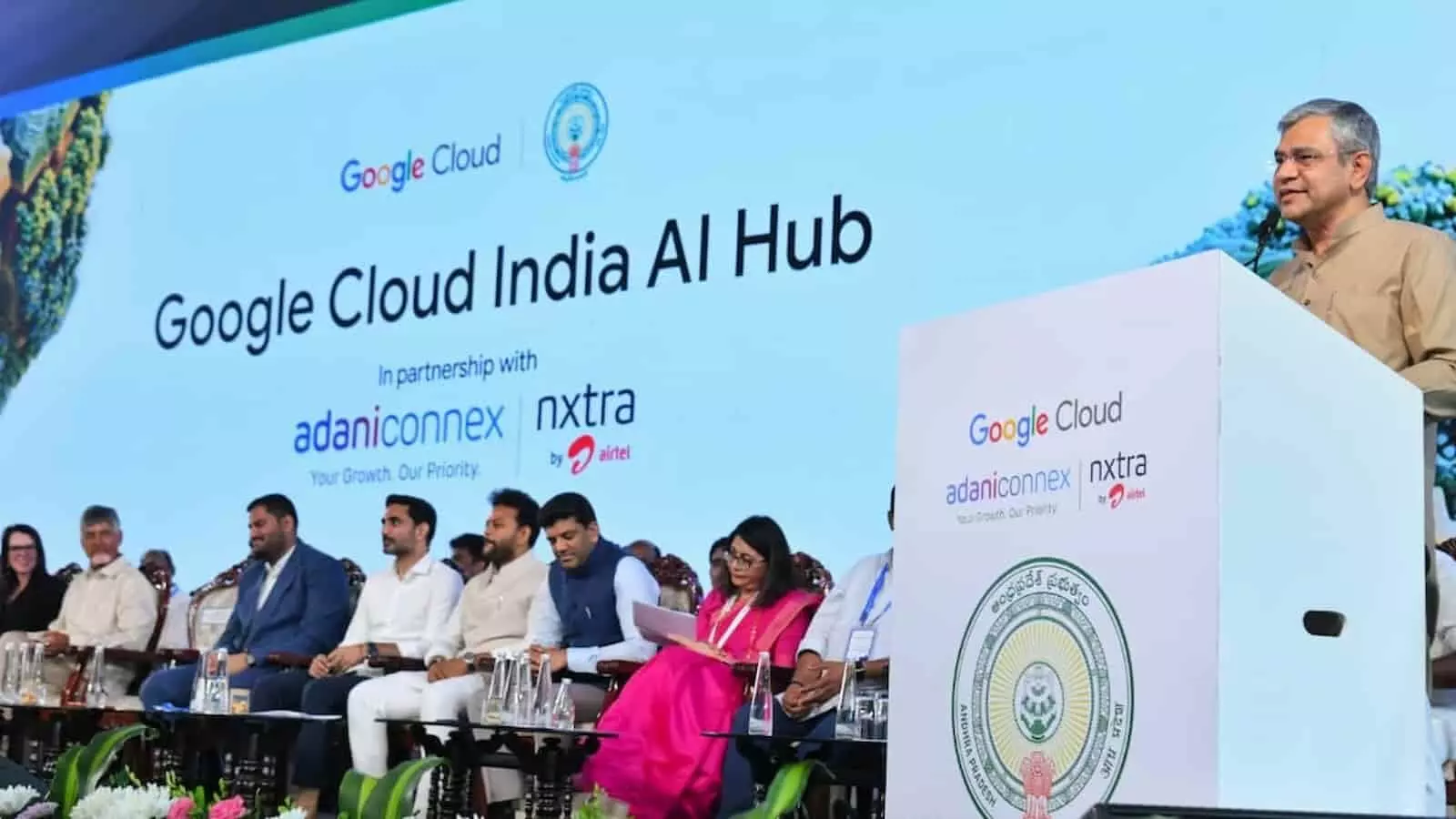 विशाखापत्तनम में आयोजित कार्यक्रम के दौरान पोडियम पर भाषण देते हुए केंद्रीय मंत्री अश्विनी वैष्णव। विशाखापत्तनम में आयोजित कार्यक्रम के दौरान पोडियम पर भाषण देते हुए केंद्रीय मंत्री अश्विनी वैष्णव।