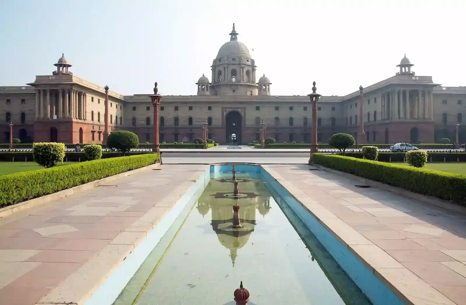 नई दिल्ली में प्रधानमंत्री कार्यालय भवन जहां अधिकारी प्रशासनिक कार्यों के समन्वय के संदर्भ में कार्य करते हुए दिखाई दे रहे हैं नई दिल्ली में प्रधानमंत्री कार्यालय भवन जहां अधिकारी प्रशासनिक कार्यों के समन्वय के संदर्भ में कार्य करते हुए दिखाई दे रहे हैं