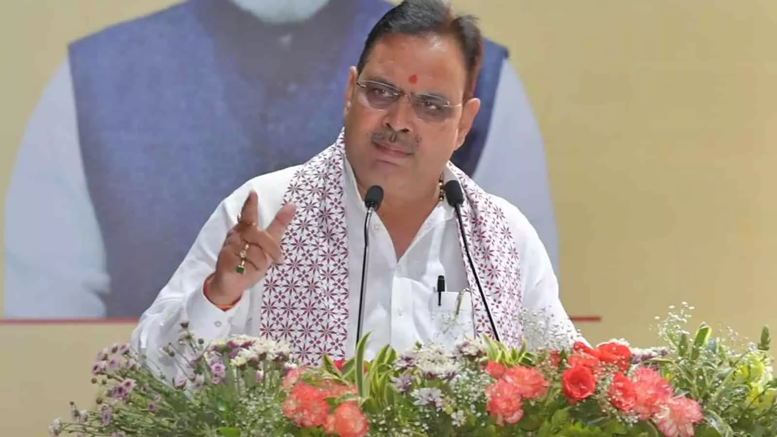 मंच पर भाषण देते मुख्यमंत्री भजनलाल शर्मा जयपुर में विदेशी भाषा कौशल कार्यक्रम का उद्घाटन कर रहे हैं।