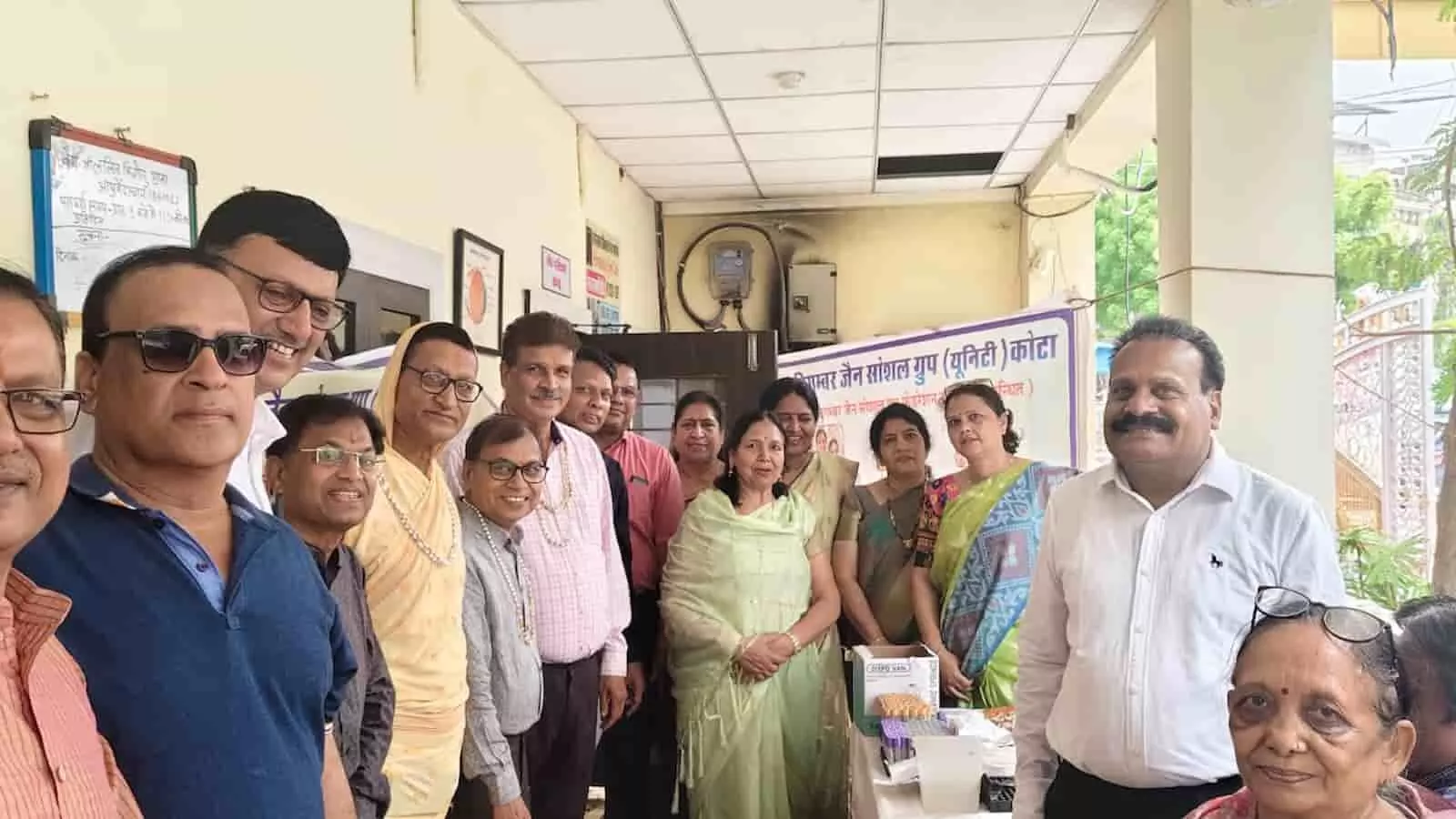 कोटा के संत सुधासागर चिकित्सालय में आयोजित निःशुल्क स्वास्थ्य शिविर में उपस्थित पदाधिकारी और सदस्य। कोटा के संत सुधासागर चिकित्सालय में आयोजित निःशुल्क स्वास्थ्य शिविर में उपस्थित पदाधिकारी और सदस्य।