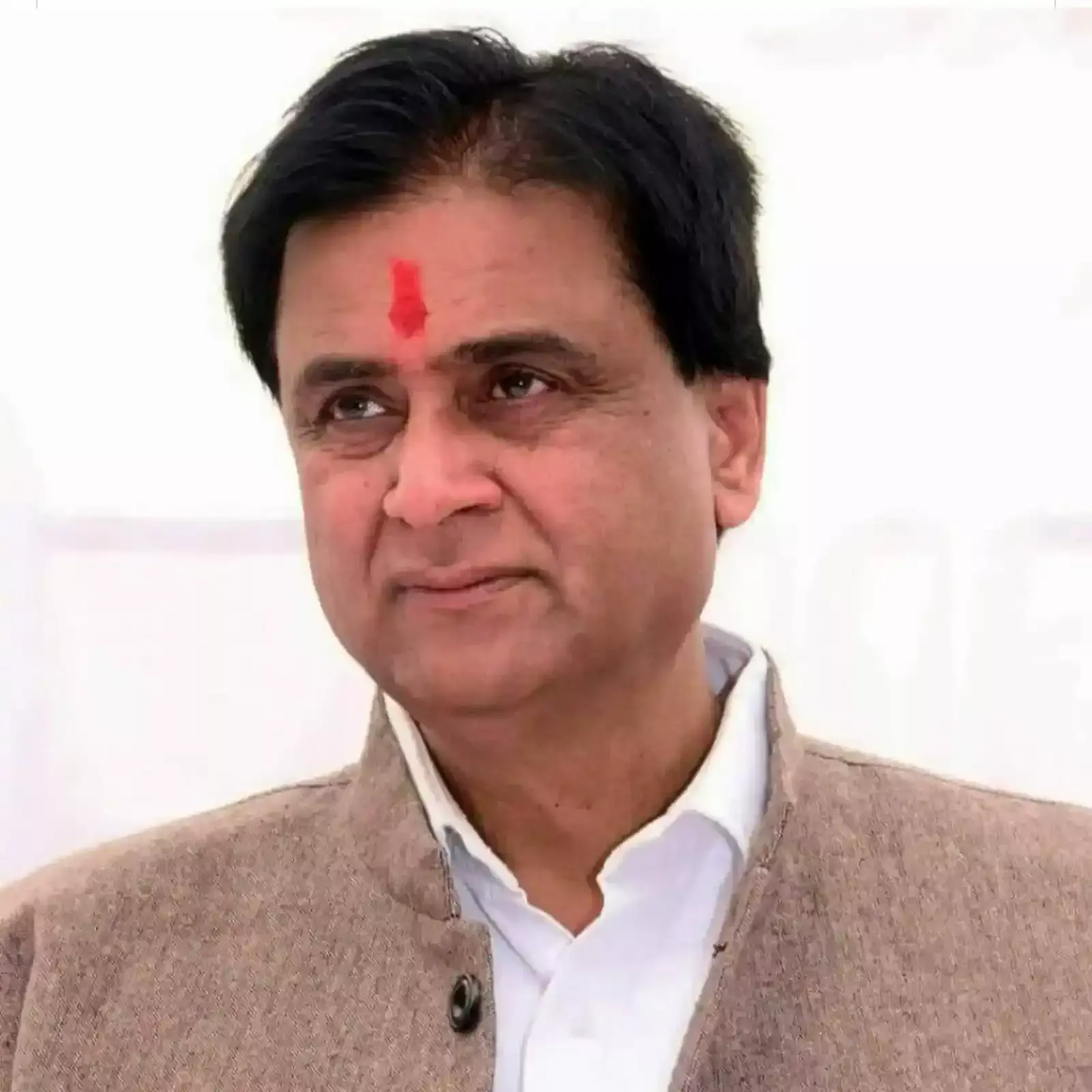 निम्बाहेड़ा रेलवे स्टेशन पर विधायक श्रीचंद कृपलानी यात्रियों को शीतल जल पिलाकर जल सेवा का शुभारंभ करते हुए। निम्बाहेड़ा रेलवे स्टेशन पर विधायक श्रीचंद कृपलानी यात्रियों को शीतल जल पिलाकर जल सेवा का शुभारंभ करते हुए।