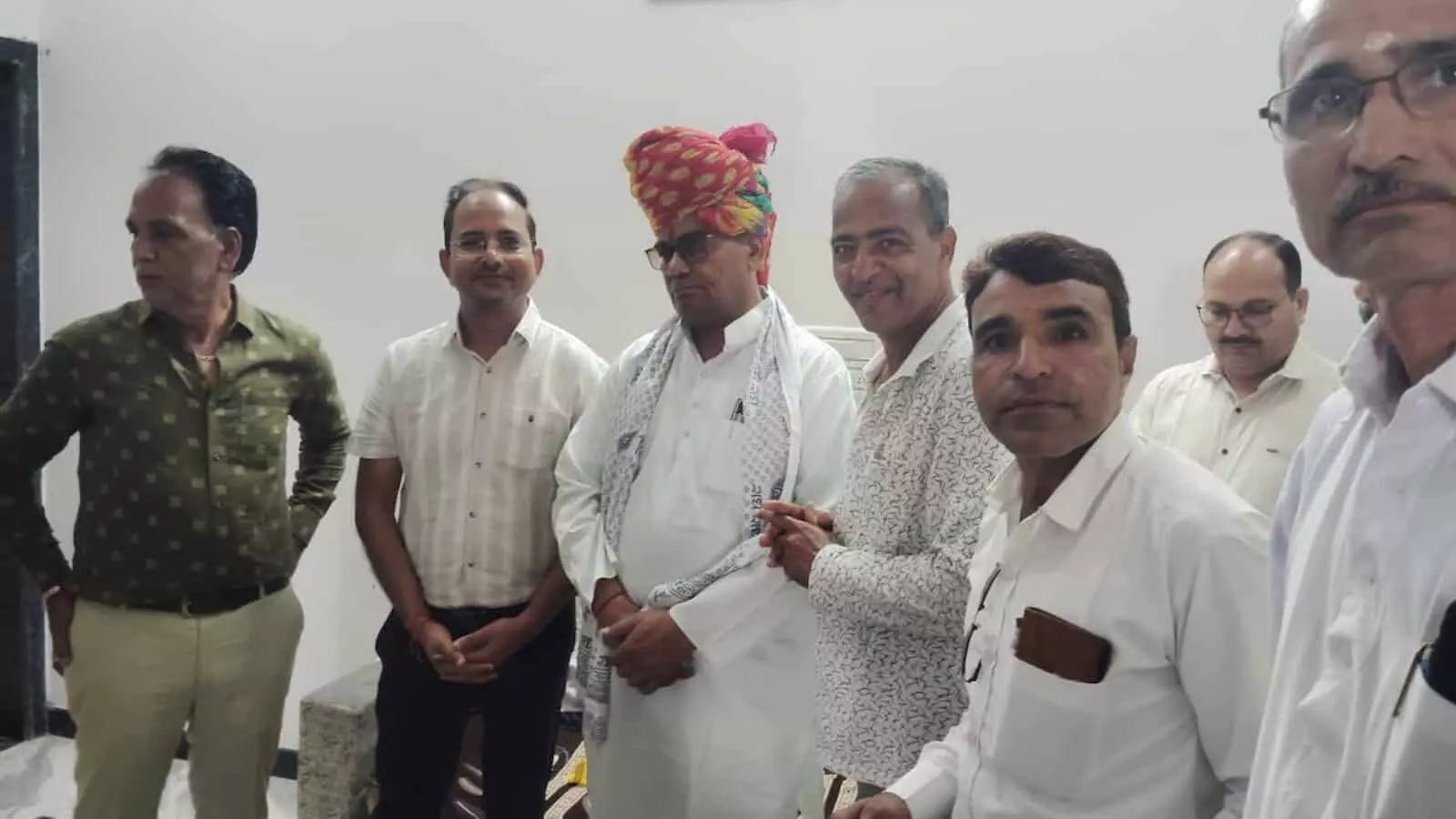 राजस्थान के शिक्षा मंत्री मदन दिलावर से फतेहनगर विद्यालय के प्रतिनिधिमंडल की मुलाकात का दृश्य। राजस्थान के शिक्षा मंत्री मदन दिलावर से फतेहनगर विद्यालय के प्रतिनिधिमंडल की मुलाकात का दृश्य।