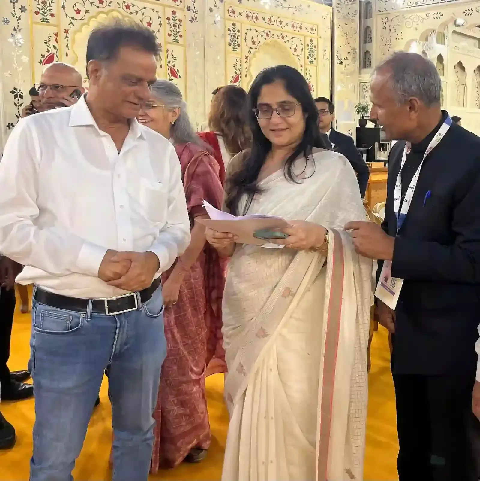 जयपुर में पर्यटन सचिव सूची त्यागी और होटल फेडरेशन प्रतिनिधिमंडल हाड़ौती पर्यटन विकास पर चर्चा करते हुए। जयपुर में पर्यटन सचिव सूची त्यागी और होटल फेडरेशन प्रतिनिधिमंडल हाड़ौती पर्यटन विकास पर चर्चा करते हुए।