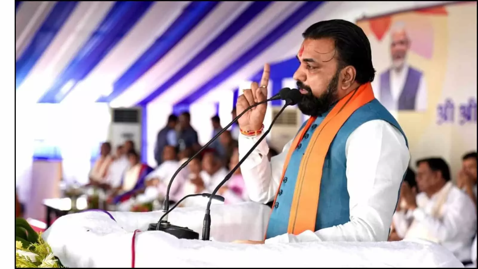 मंच पर भाषण देते मुख्यमंत्री सम्राट चौधरी पटना में कैबिनेट विस्तार और सरकार की उपलब्धियों के संदर्भ में। मंच पर भाषण देते मुख्यमंत्री सम्राट चौधरी पटना में कैबिनेट विस्तार और सरकार की उपलब्धियों के संदर्भ में।