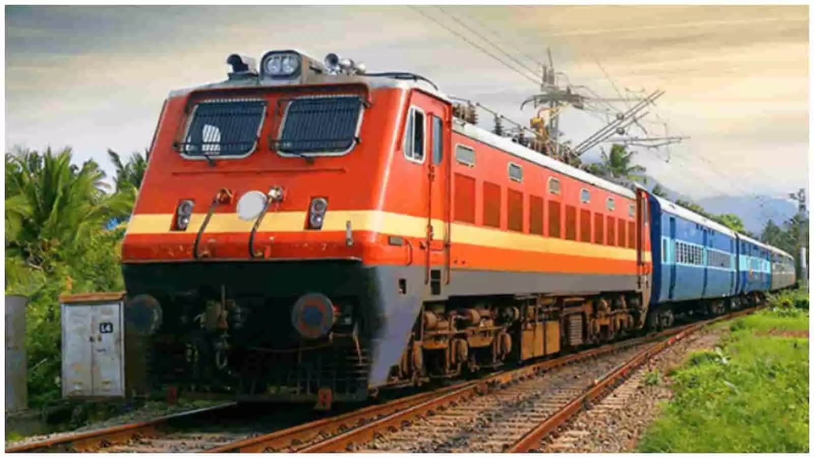 रेल पटरी पर दौड़ती भारतीय यात्री ट्रेन जो बुनियादी ढांचा विकास और विस्तार को दर्शाती है। रेल पटरी पर दौड़ती भारतीय यात्री ट्रेन जो बुनियादी ढांचा विकास और विस्तार को दर्शाती है।