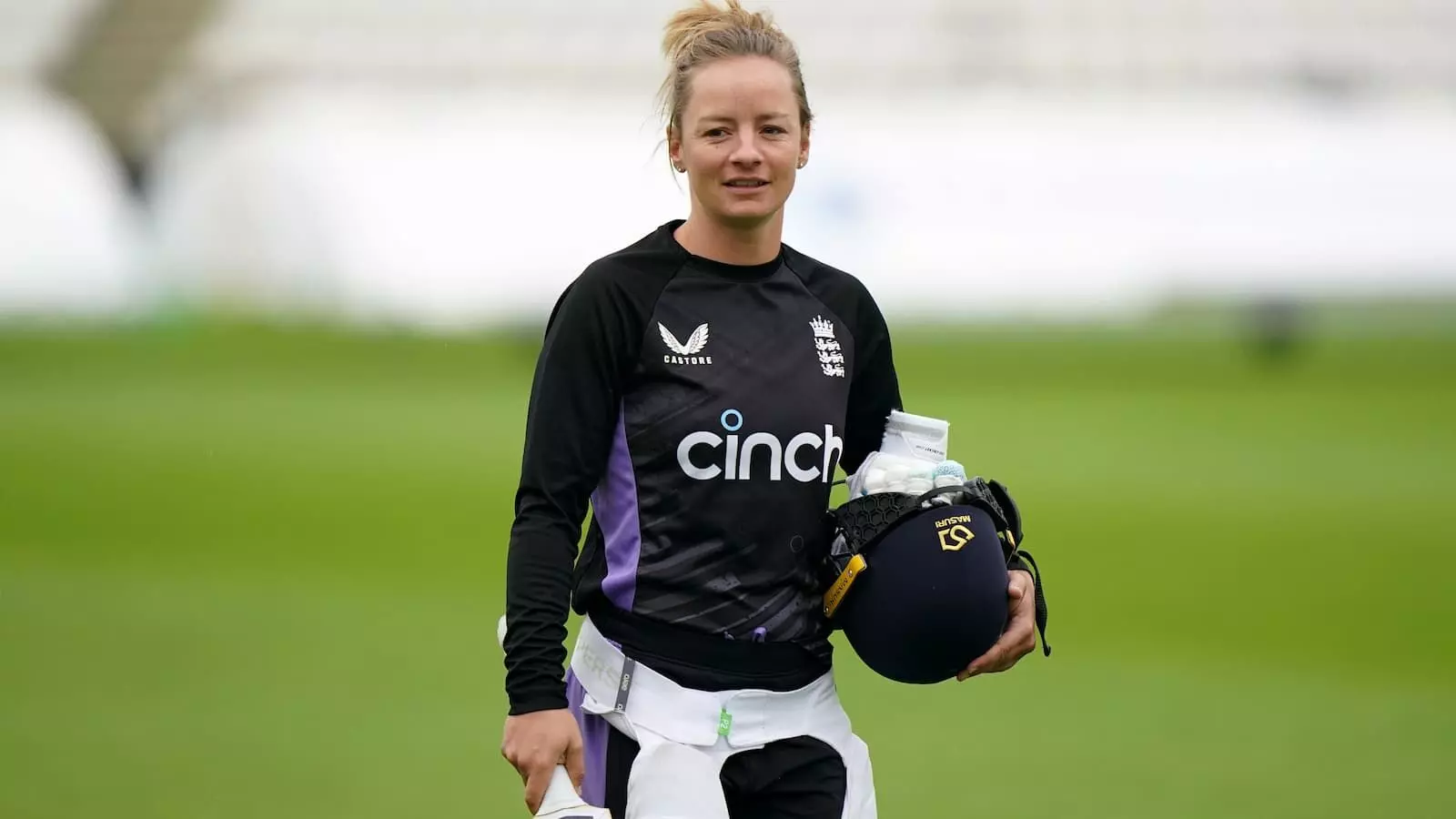 कौन हैं Danielle Wyatt-Hodge? इंग्लैंड की विस्फोटक ऑलराउंडर जिन्होंने साहसिक पारियों से रचा इतिहास