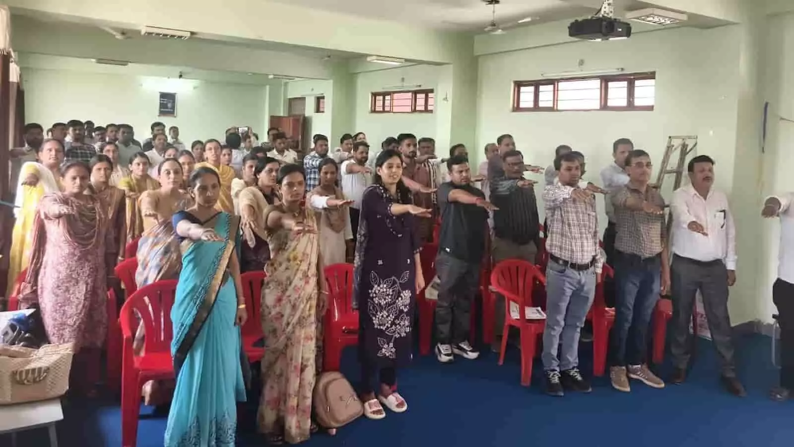 अरनोद के मॉडल स्कूल में जनगणना प्रशिक्षण के दौरान शपथ ग्रहण करते हुए प्रगणक और पर्यवेक्षक। अरनोद के मॉडल स्कूल में जनगणना प्रशिक्षण के दौरान शपथ ग्रहण करते हुए प्रगणक और पर्यवेक्षक।