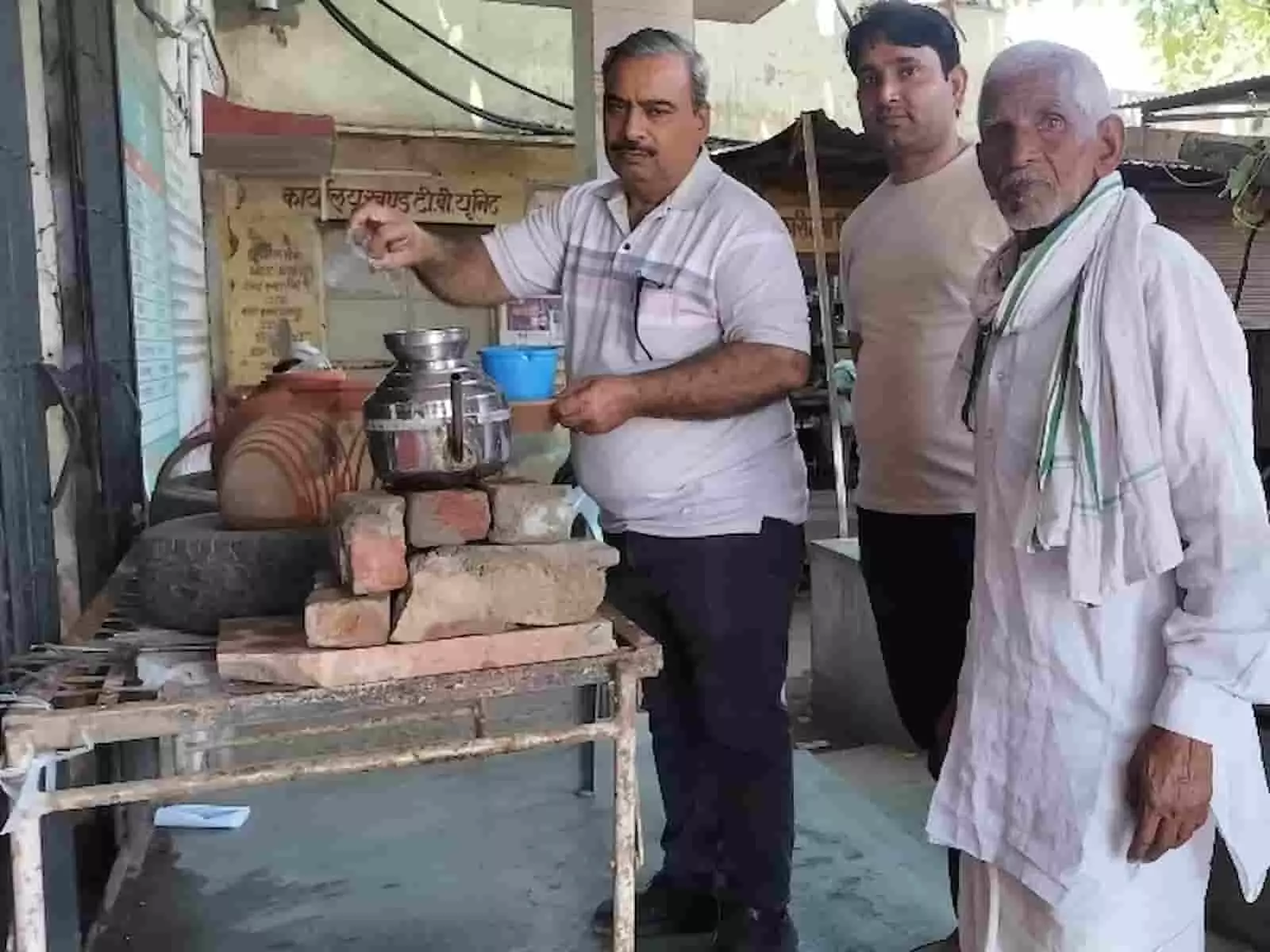 भुसावर सामुदायिक स्वास्थ्य केंद्र में डॉ. वीरेंद्र कुमार शर्मा द्वारा जल प्याऊ का उद्घाटन किया गया। भुसावर सामुदायिक स्वास्थ्य केंद्र में डॉ. वीरेंद्र कुमार शर्मा द्वारा जल प्याऊ का उद्घाटन किया गया।