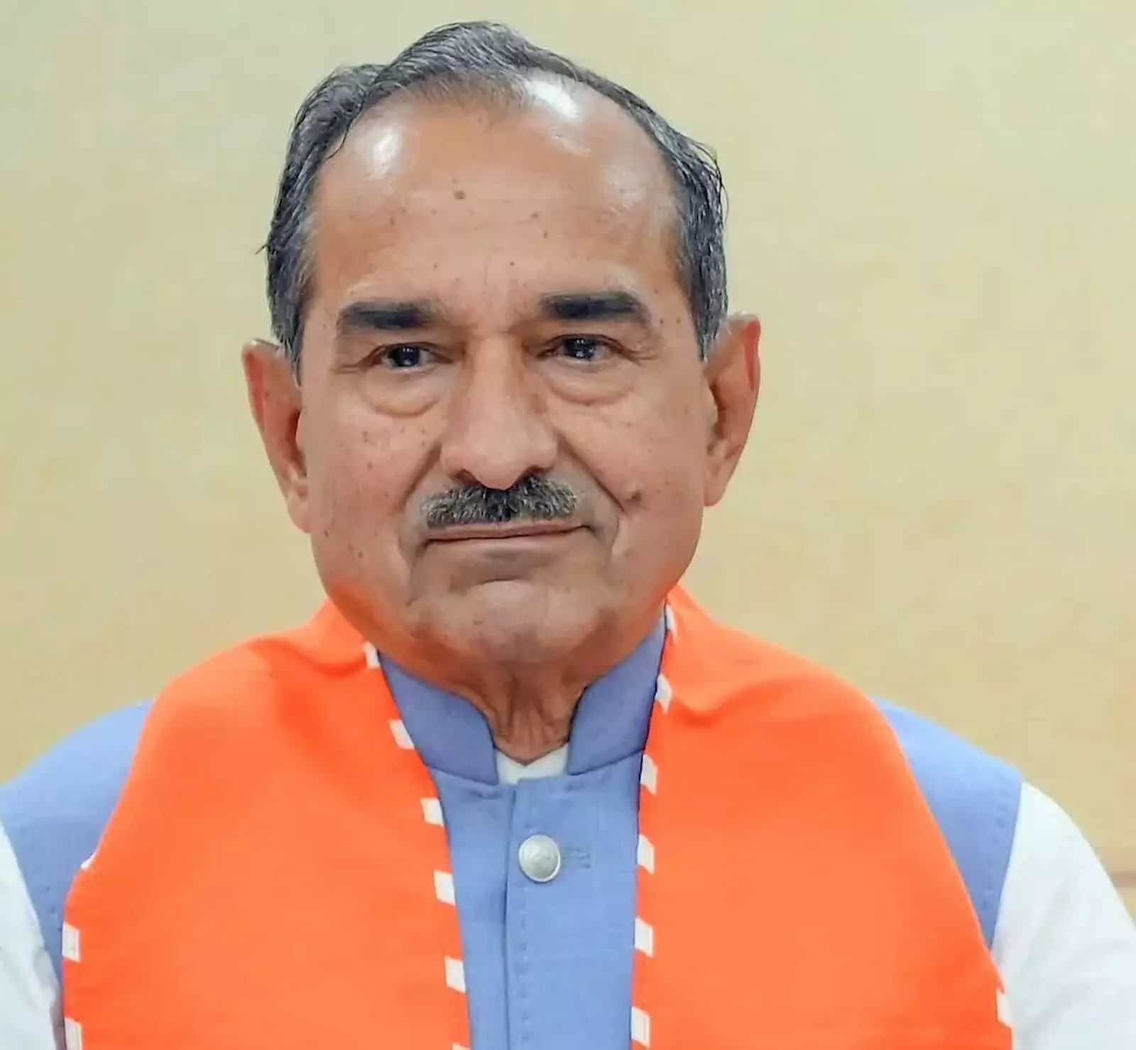 केसरिया पटका पहने हुए भाजपा प्रदेश अध्यक्ष मदन राठौड़ राजस्थान में पार्टी की नीतियों पर वक्तव्य देते हुए। केसरिया पटका पहने हुए भाजपा प्रदेश अध्यक्ष मदन राठौड़ राजस्थान में पार्टी की नीतियों पर वक्तव्य देते हुए।