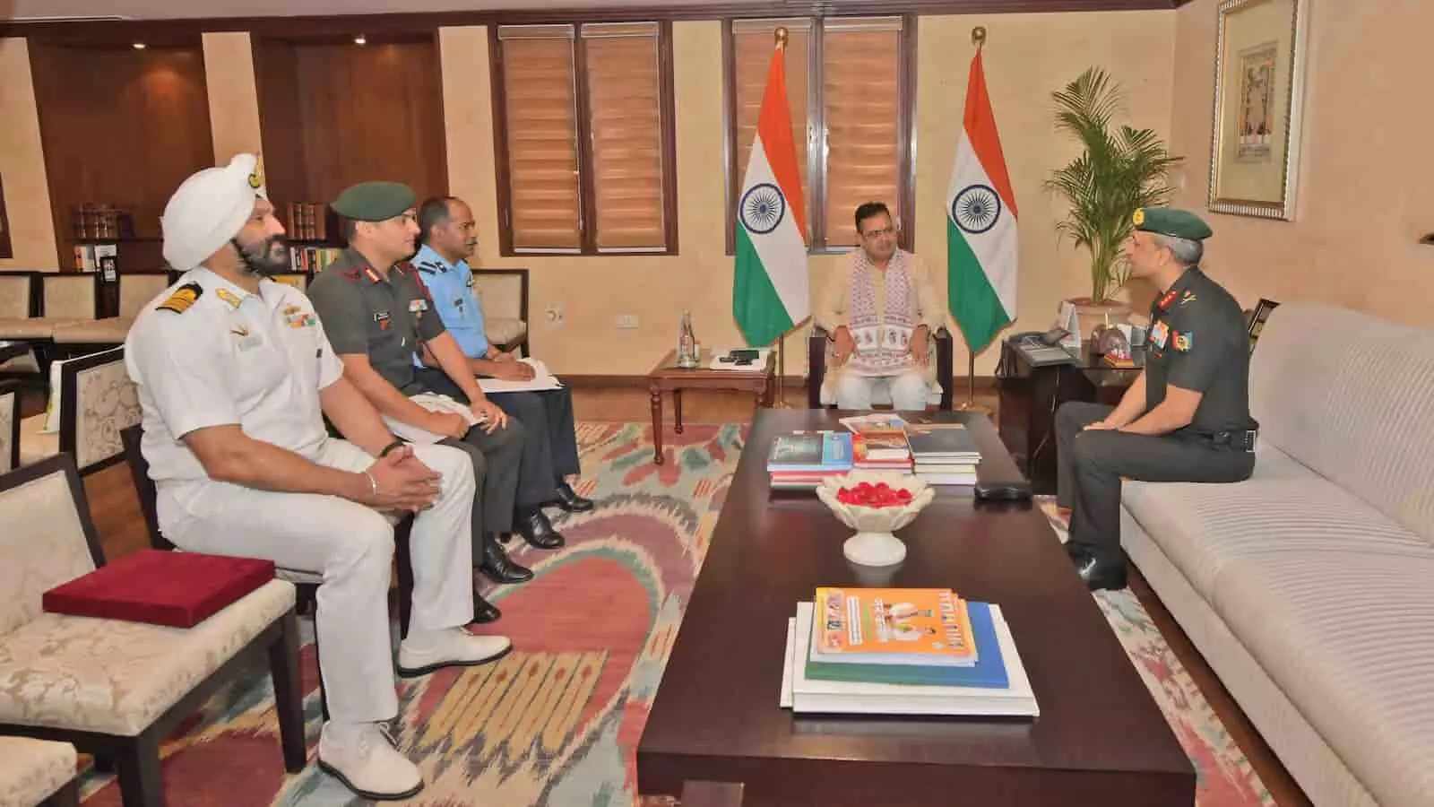 मुख्यमंत्री कार्यालय में मुख्यमंत्री भजनलाल शर्मा और एनसीसी महानिदेशक वीरेंद्र वत्स के बीच शिष्टाचार भेंट का दृश्य। मुख्यमंत्री कार्यालय में मुख्यमंत्री भजनलाल शर्मा और एनसीसी महानिदेशक वीरेंद्र वत्स के बीच शिष्टाचार भेंट का दृश्य।