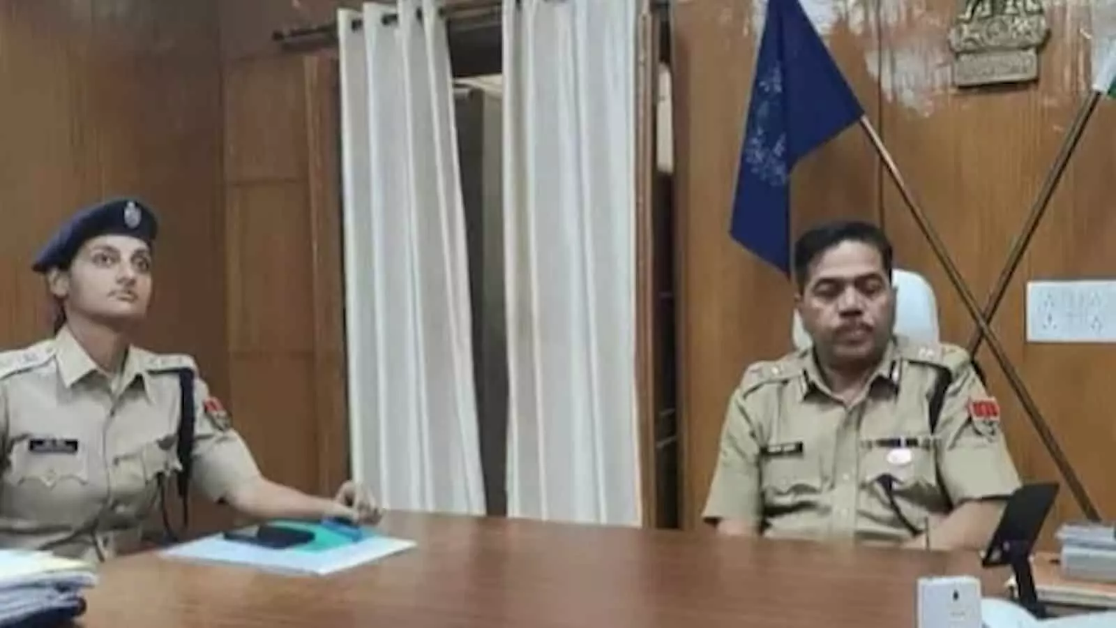 सवाई माधोपुर पुलिस कार्यालय में बैठक लेते एडीजी क्राइम विपिन कुमार पाण्डेय और एसपी ज्येष्ठा मैत्रेयी। सवाई माधोपुर पुलिस कार्यालय में बैठक लेते एडीजी क्राइम विपिन कुमार पाण्डेय और एसपी ज्येष्ठा मैत्रेयी।