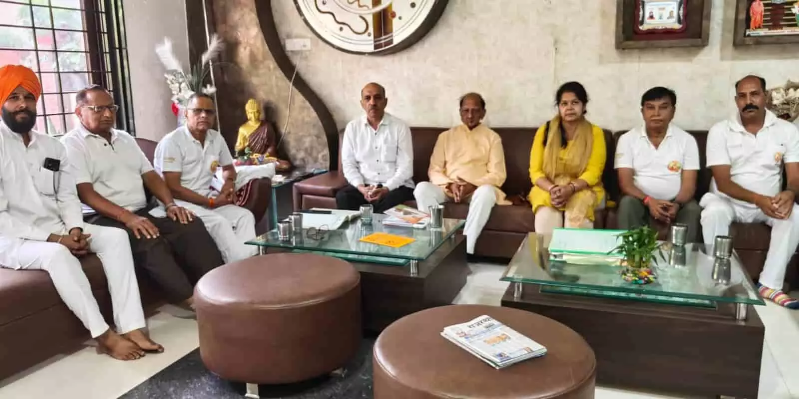 कोटा में पतंजलि योगपीठ और भारत स्वाभिमान के पदाधिकारी आगामी योग शिविर की तैयारियों के लिए बैठक करते हुए। कोटा में पतंजलि योगपीठ और भारत स्वाभिमान के पदाधिकारी आगामी योग शिविर की तैयारियों के लिए बैठक करते हुए।