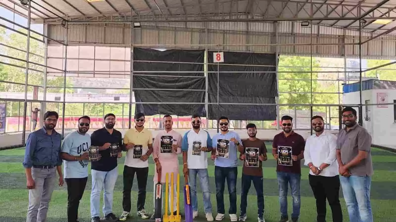 चित्तौड़गढ़ के पवेलियन ग्रीन्स मैदान में जेसीपीएल क्रिकेट टूर्नामेंट का पोस्टर विमोचन करते आयोजन समिति के सदस्य।