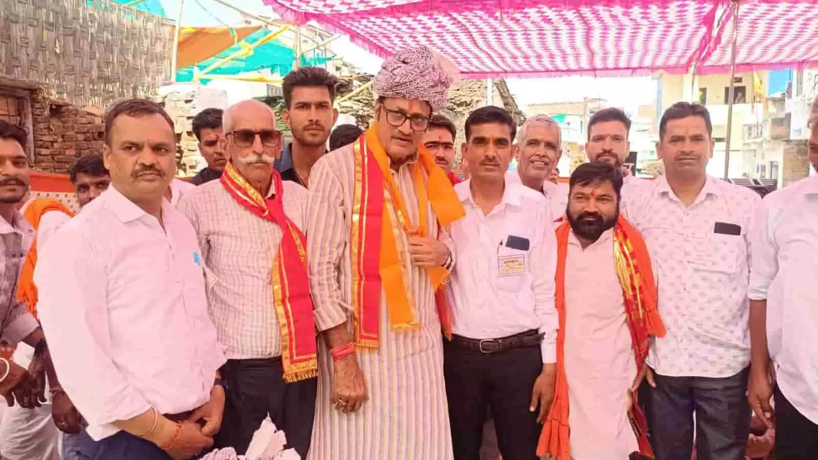 झालावाड़ में पटेल प्रजापति समाज के वार्षिक अधिवेशन के दौरान उपस्थित अतिथि और समाज के सदस्य।