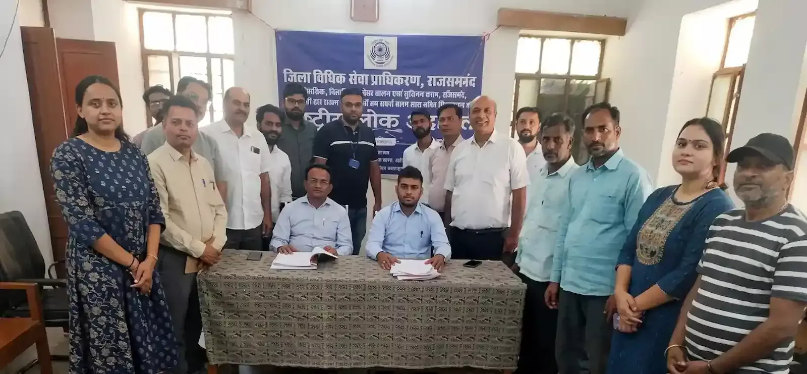 आमेट न्यायालय परिसर में न्यायिक मजिस्ट्रेट और सदस्य राष्ट्रीय लोक अदालत के दौरान प्रकरणों का निस्तारण करते हुए। आमेट न्यायालय परिसर में न्यायिक मजिस्ट्रेट और सदस्य राष्ट्रीय लोक अदालत के दौरान प्रकरणों का निस्तारण करते हुए।