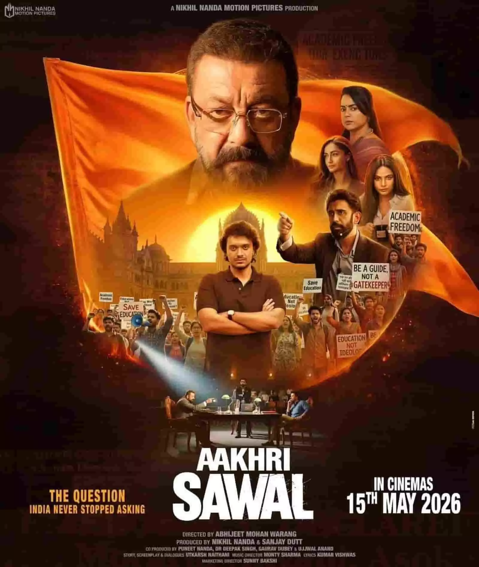 फिल्म आखिरी सवाल का आधिकारिक पोस्टर जिसमें संजय दत्त और छात्र विरोध प्रदर्शन के दृश्य दिखाई दे रहे हैं। फिल्म आखिरी सवाल का आधिकारिक पोस्टर जिसमें संजय दत्त और छात्र विरोध प्रदर्शन के दृश्य दिखाई दे रहे हैं।