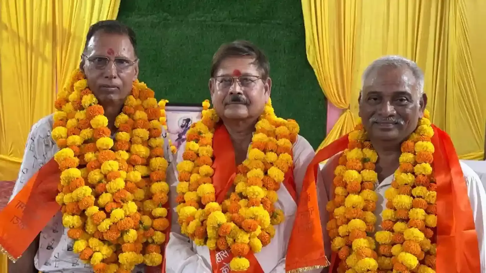 अखिल ब्राह्मण महासभा कोटा के नवनिर्वाचित पदाधिकारी संस्था भवन में आयोजित बैठक के दौरान मंच पर उपस्थित हैं। अखिल ब्राह्मण महासभा कोटा के नवनिर्वाचित पदाधिकारी संस्था भवन में आयोजित बैठक के दौरान मंच पर उपस्थित हैं।