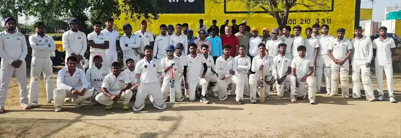 भरतपुर के सेंट्रल स्कूल क्रिकेट कैंपस में यो-यो टेस्ट देते जूनियर और सीनियर वर्ग के क्रिकेट खिलाड़ी। भरतपुर के सेंट्रल स्कूल क्रिकेट कैंपस में यो-यो टेस्ट देते जूनियर और सीनियर वर्ग के क्रिकेट खिलाड़ी।