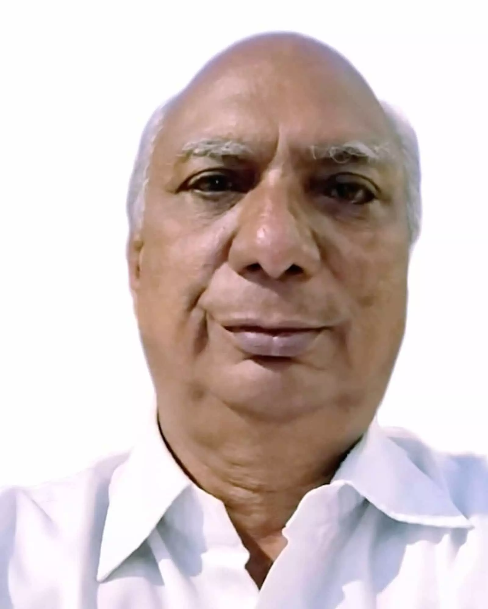 सफेद कमीज पहने हुए अरविन्द सिसोदिया कोटा में आर्थिक अनुशासन पर चर्चा करते हुए दिख रहे हैं। सफेद कमीज पहने हुए अरविन्द सिसोदिया कोटा में आर्थिक अनुशासन पर चर्चा करते हुए दिख रहे हैं।