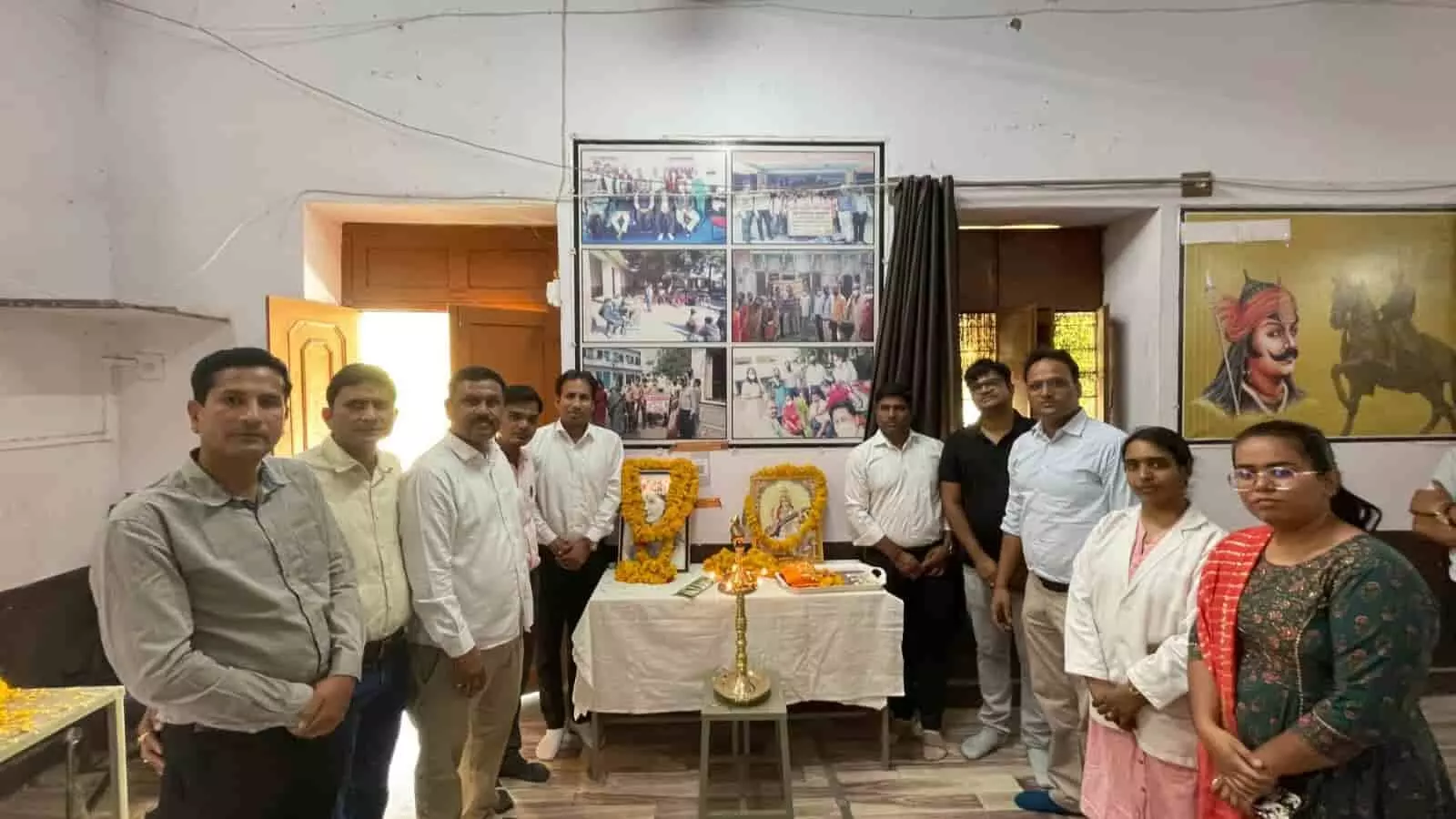 राजकीय नर्सिंग महाविद्यालय निंबाहेड़ा में अंतर्राष्ट्रीय नर्सेज दिवस कार्यक्रम के दौरान उपस्थित अतिथि और चिकित्सा कर्मी। राजकीय नर्सिंग महाविद्यालय निंबाहेड़ा में अंतर्राष्ट्रीय नर्सेज दिवस कार्यक्रम के दौरान उपस्थित अतिथि और चिकित्सा कर्मी।