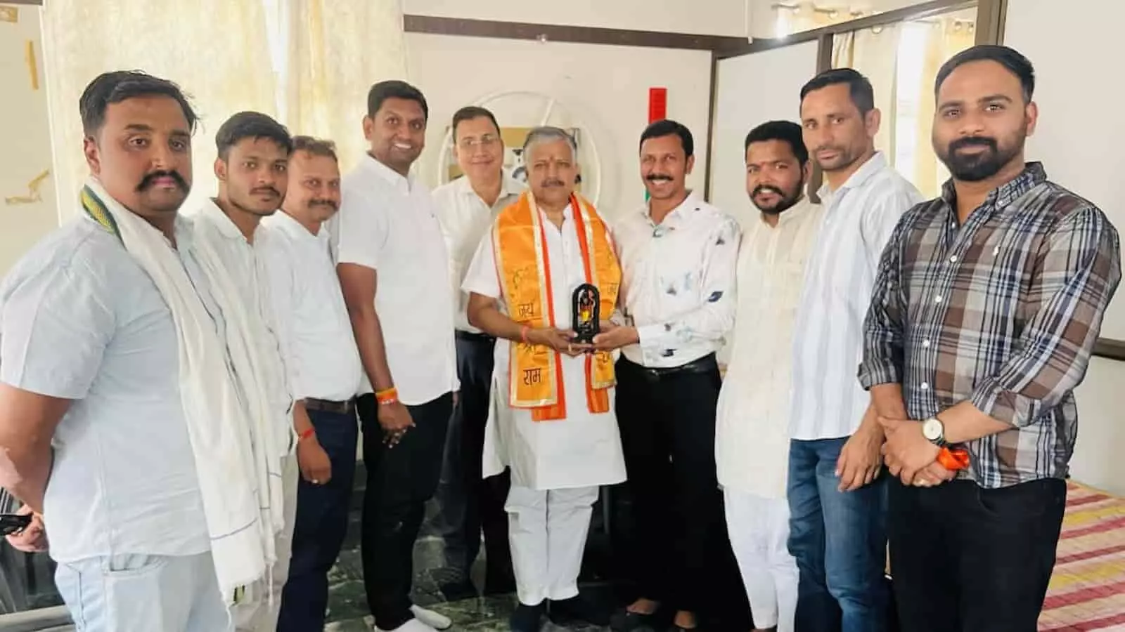 भारत विकास भवन भीलवाड़ा में कैलाश सोनी और कार्यकर्ता विक्रांत खंडेलवाल का अभिनंदन करते हुए। भारत विकास भवन भीलवाड़ा में कैलाश सोनी और कार्यकर्ता विक्रांत खंडेलवाल का अभिनंदन करते हुए।