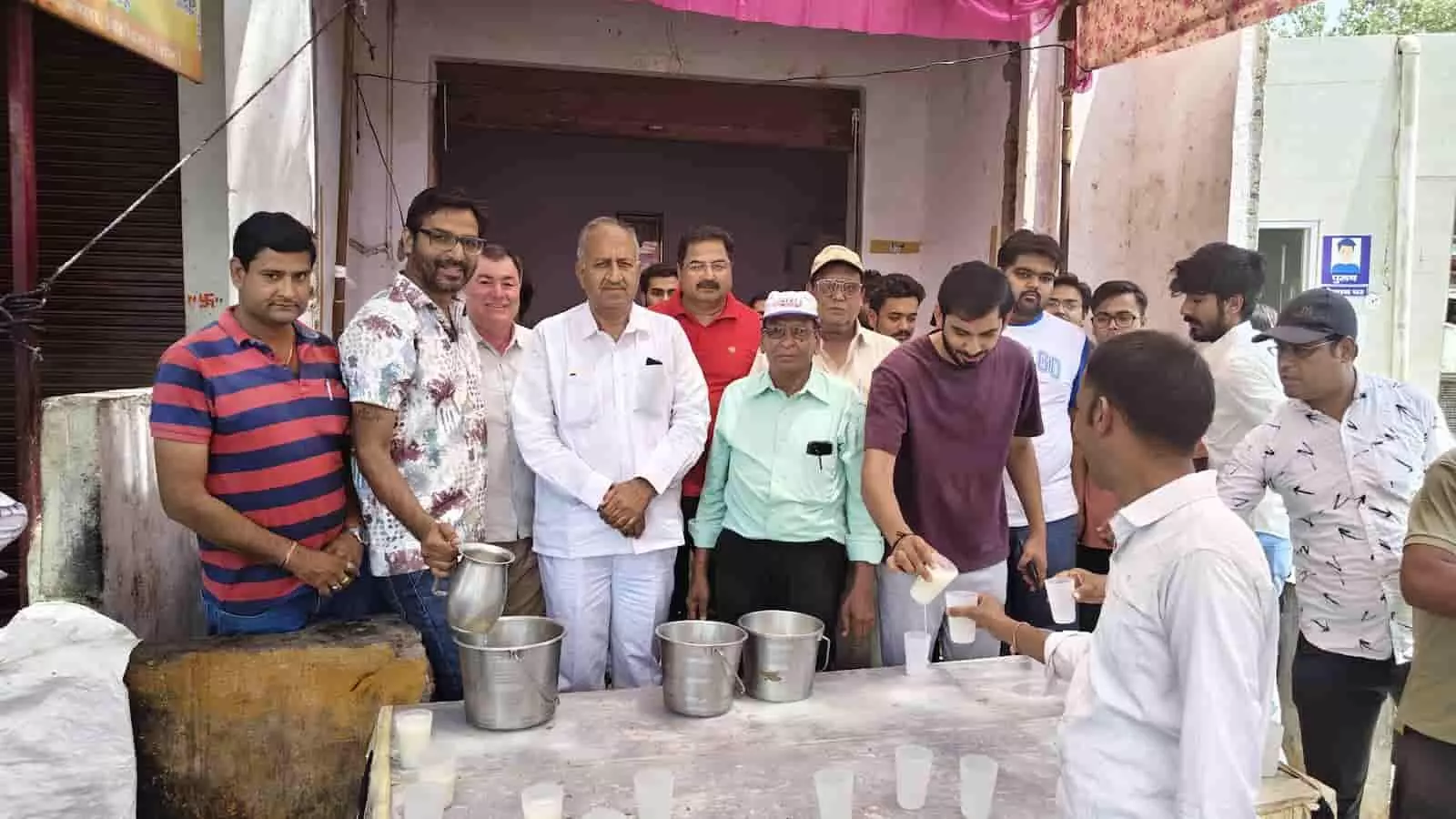राजकीय जिला चिकित्सालय निंबाहेड़ा में अंतर्राष्ट्रीय नर्सेज दिवस पर फ्लोरेंस नाइटिंगेल को श्रद्धांजलि देते हुए नर्सिंग स्टाफ। राजकीय जिला चिकित्सालय निंबाहेड़ा में अंतर्राष्ट्रीय नर्सेज दिवस पर फ्लोरेंस नाइटिंगेल को श्रद्धांजलि देते हुए नर्सिंग स्टाफ।